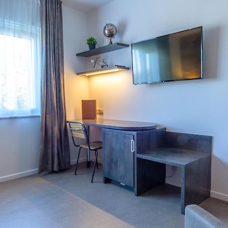 Manavahotel Herstal Bagian luar foto