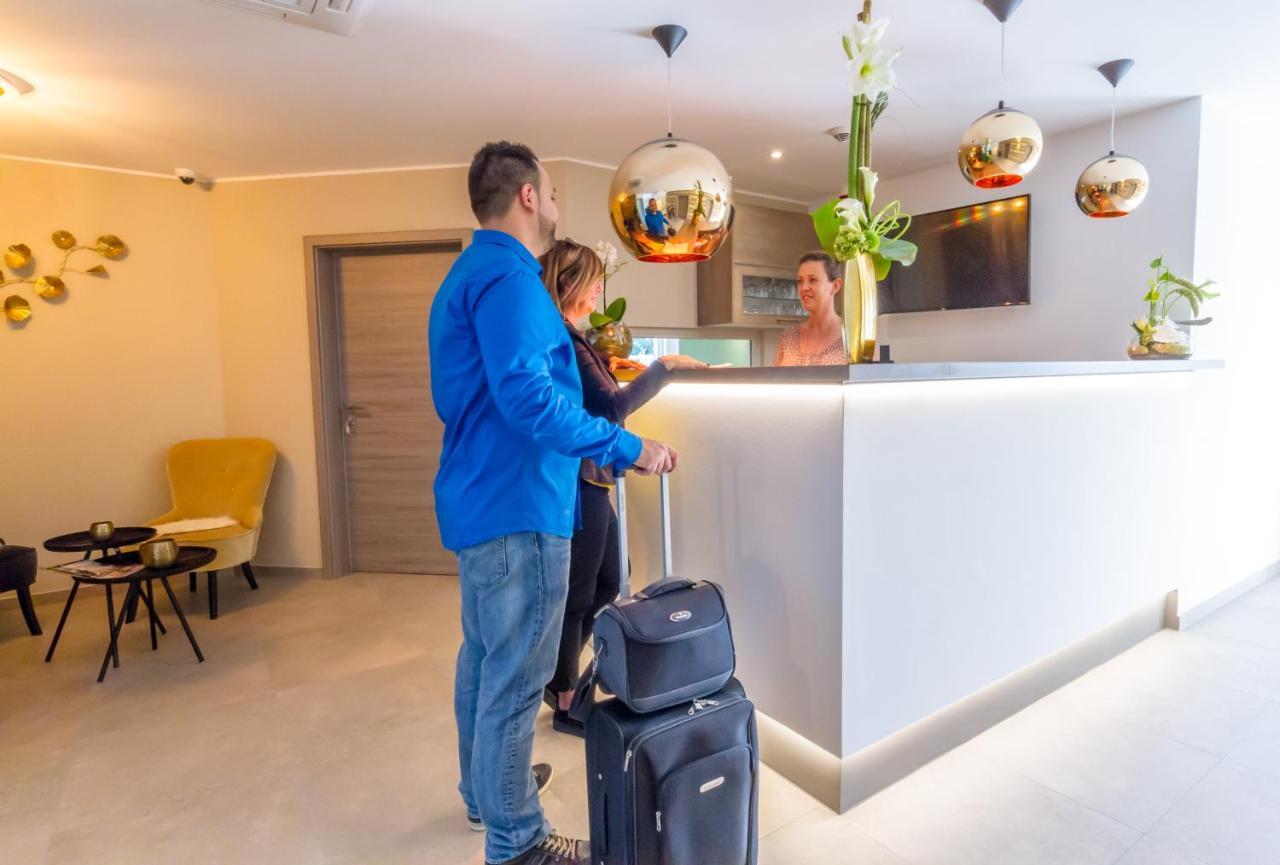 Manavahotel Herstal Bagian luar foto