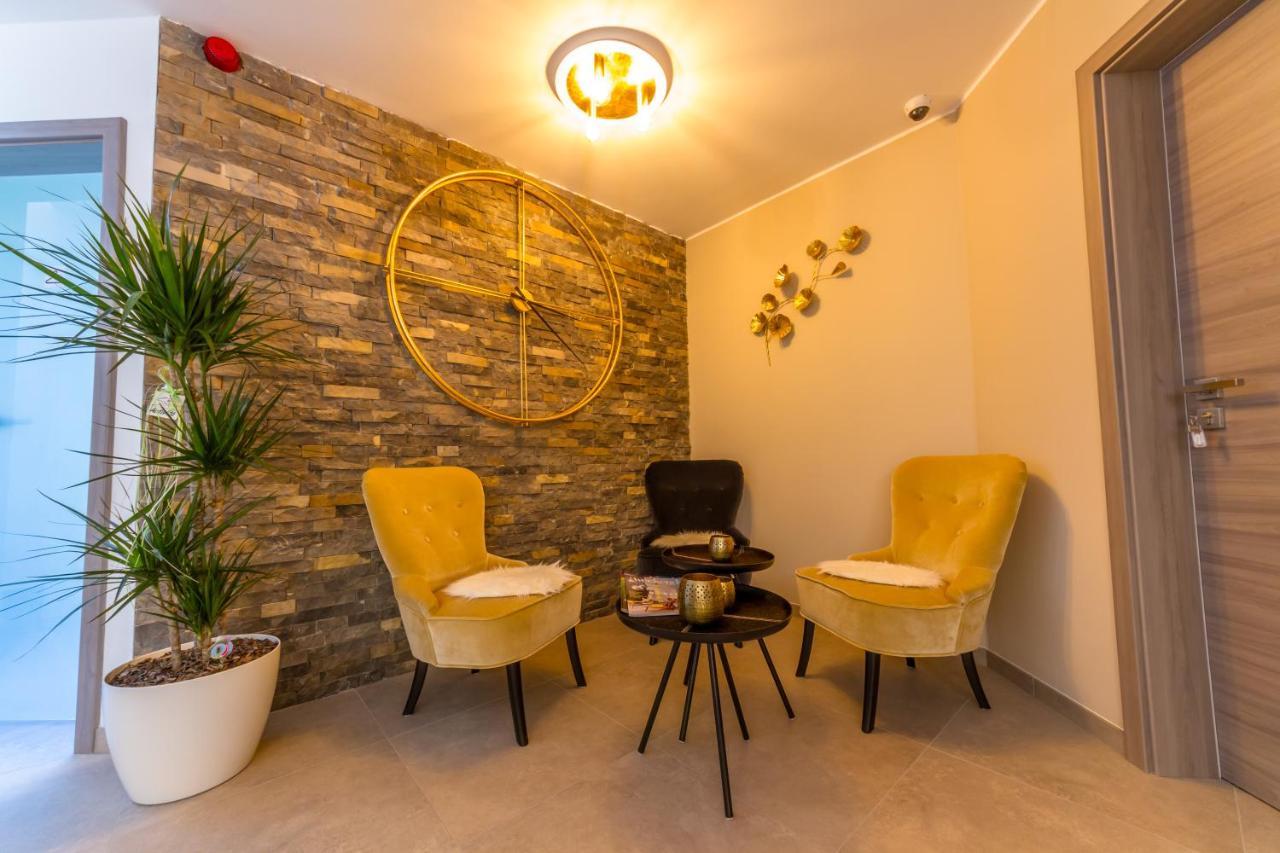 Manavahotel Herstal Bagian luar foto