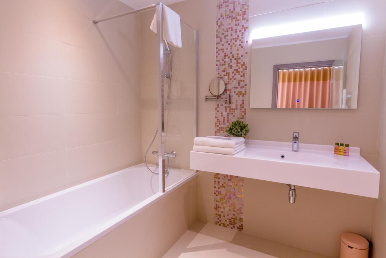 Manavahotel Herstal Bagian luar foto