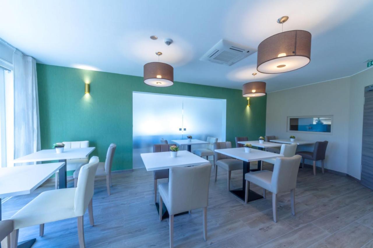 Manavahotel Herstal Bagian luar foto